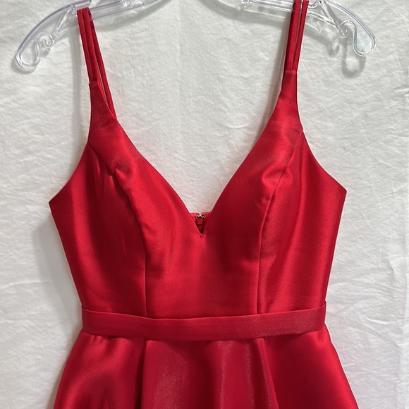 Short red dress - Picture 2 of 9